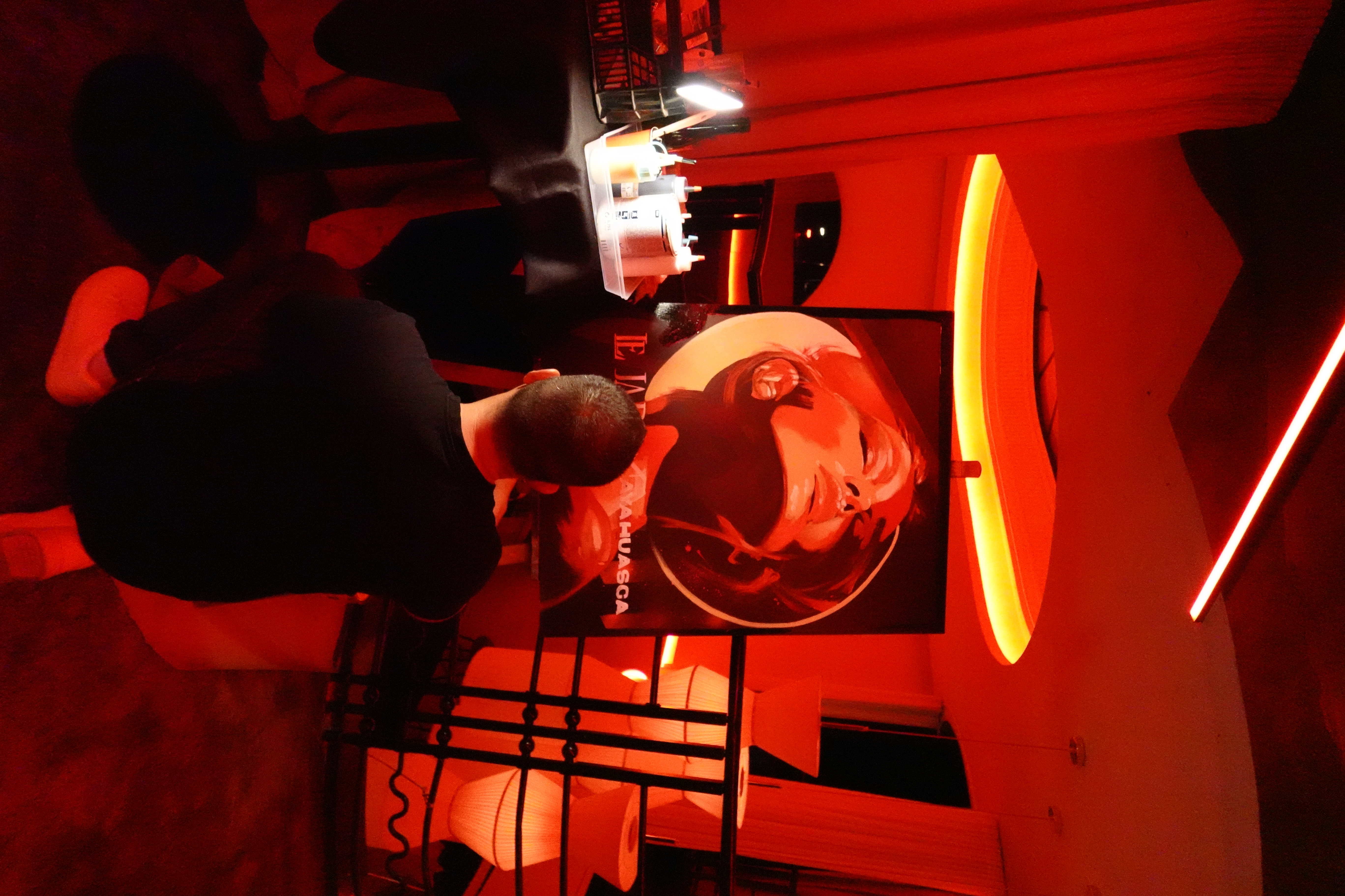 Curro Yawes durante el live painting en Lejade