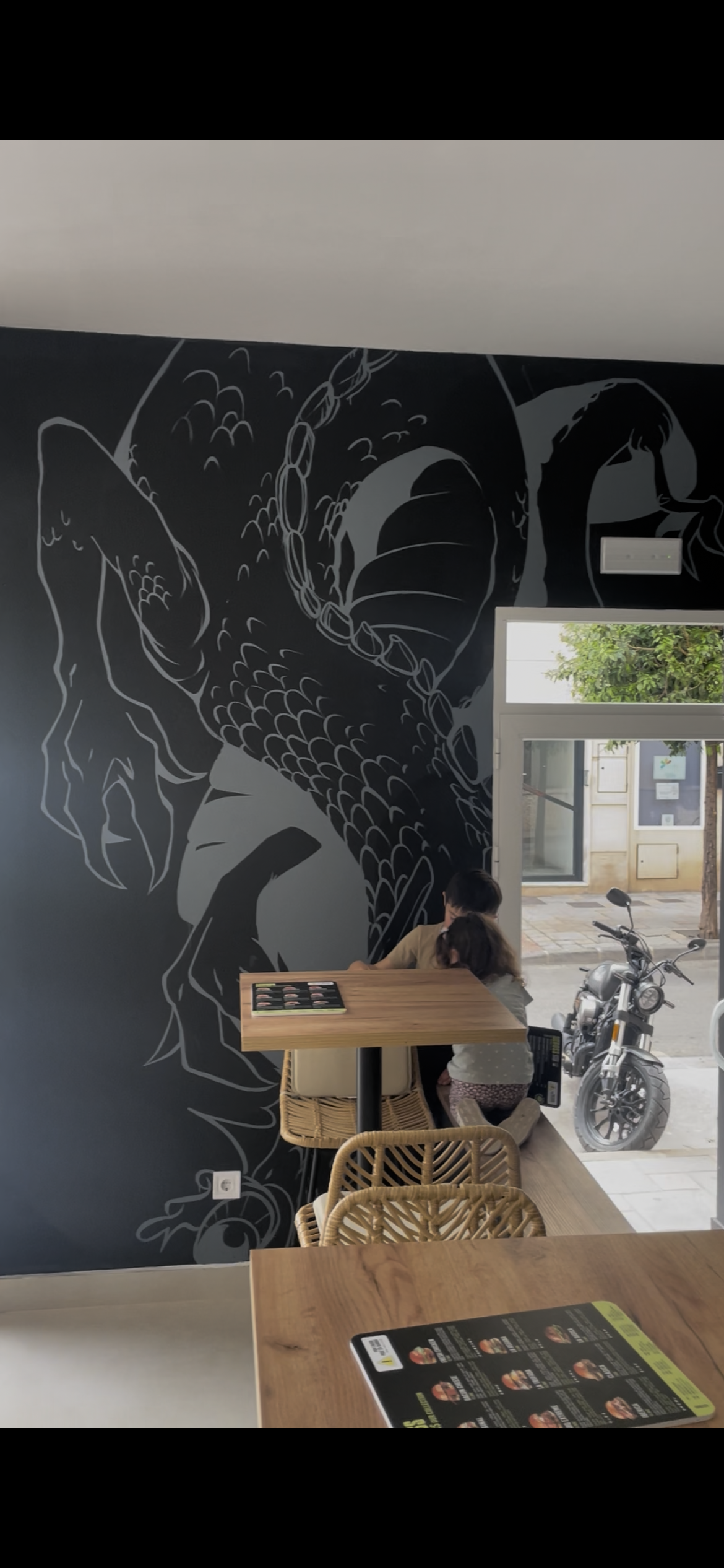 Detalle de los murales de Big Boss Burger