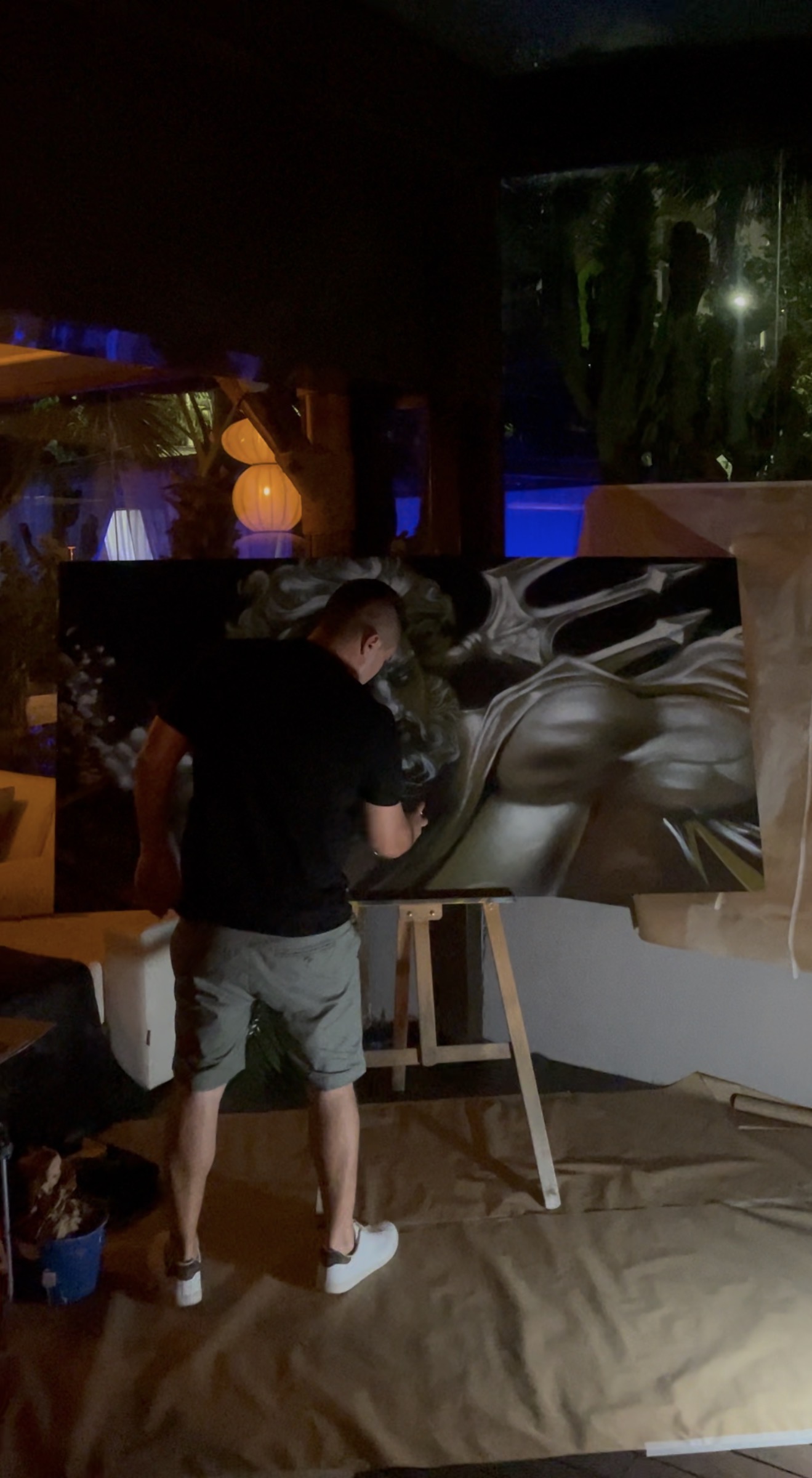 Curro Yawes creando una obra de Gods in Motion en directo